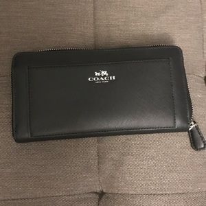 Coach Accordion Zip Wallet - Black